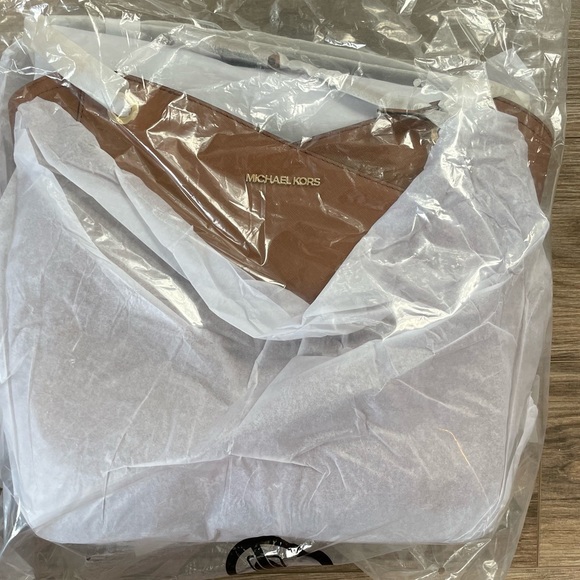 Michael Kors Jet Set Large Saffiano Tan Leather Shoulder Bag - Picture 7 of 8